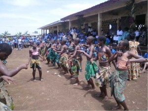 Bomaka students use traditional dance to appriciate Rotary club