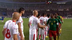 Eto'o Fils, Cameroon captain, shakes hands with Tunisian team